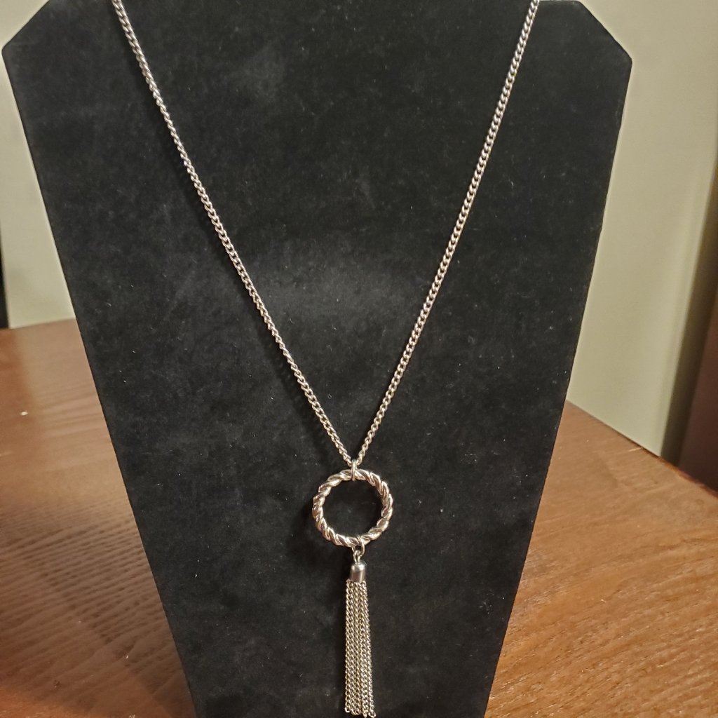 Silver Tone Necklace